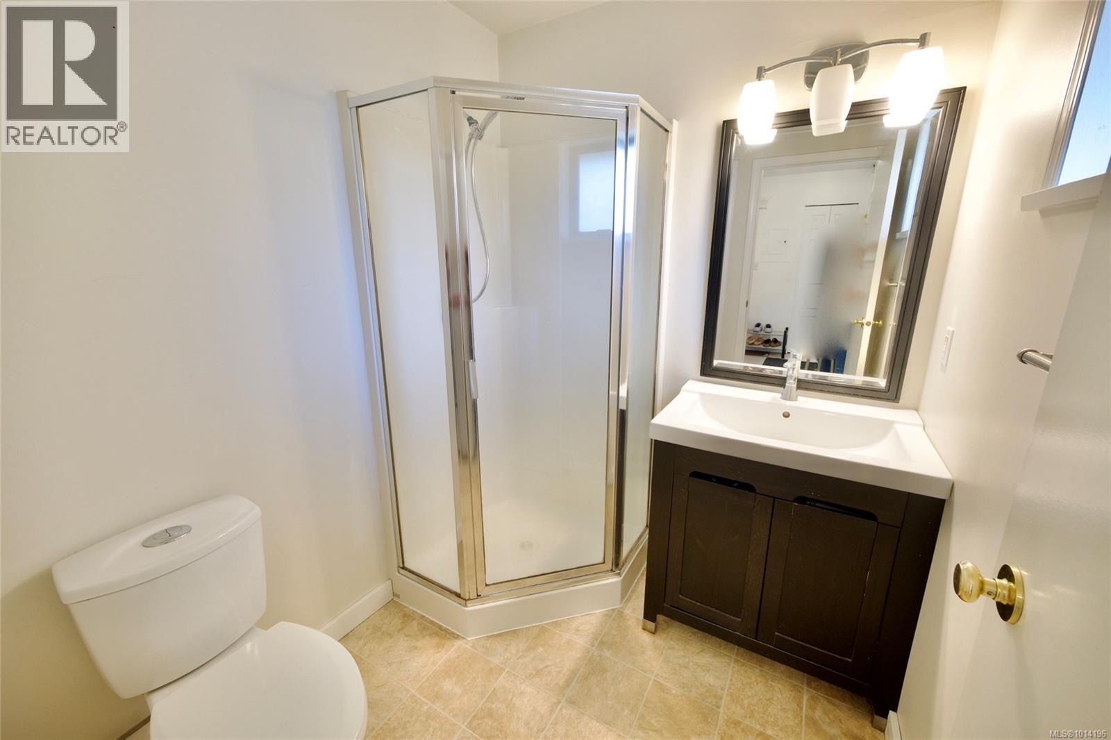 10 595 Gibson St, Tofino