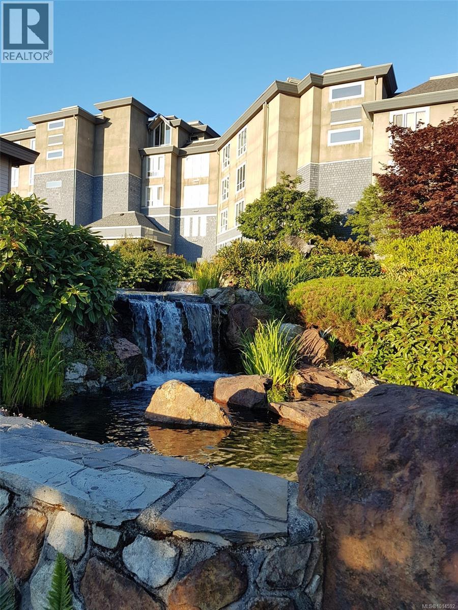 502 940 Boulderwood Rise, Saanich
