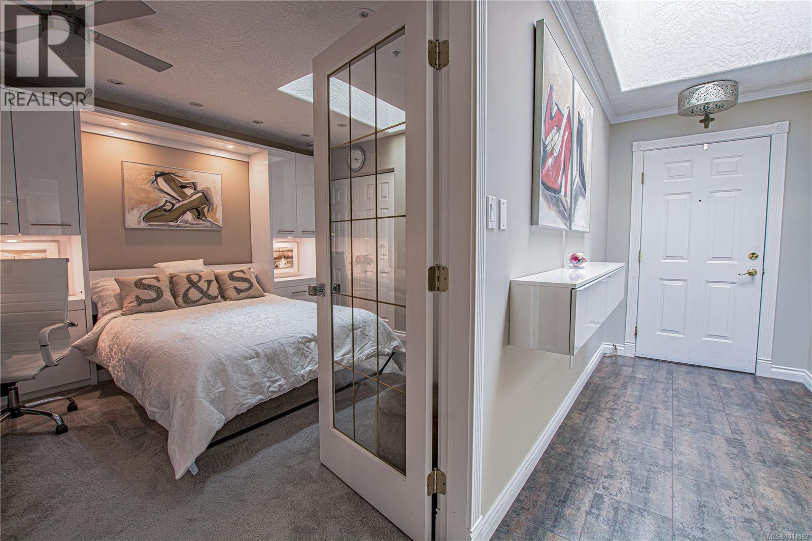 502 940 Boulderwood Rise, Saanich