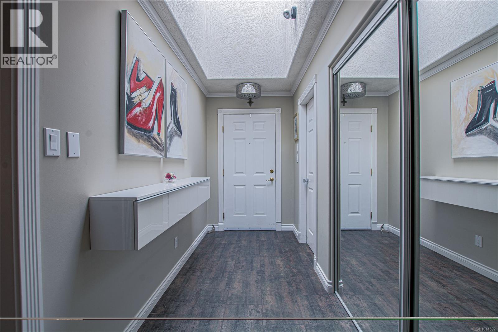 502 940 Boulderwood Rise, Saanich