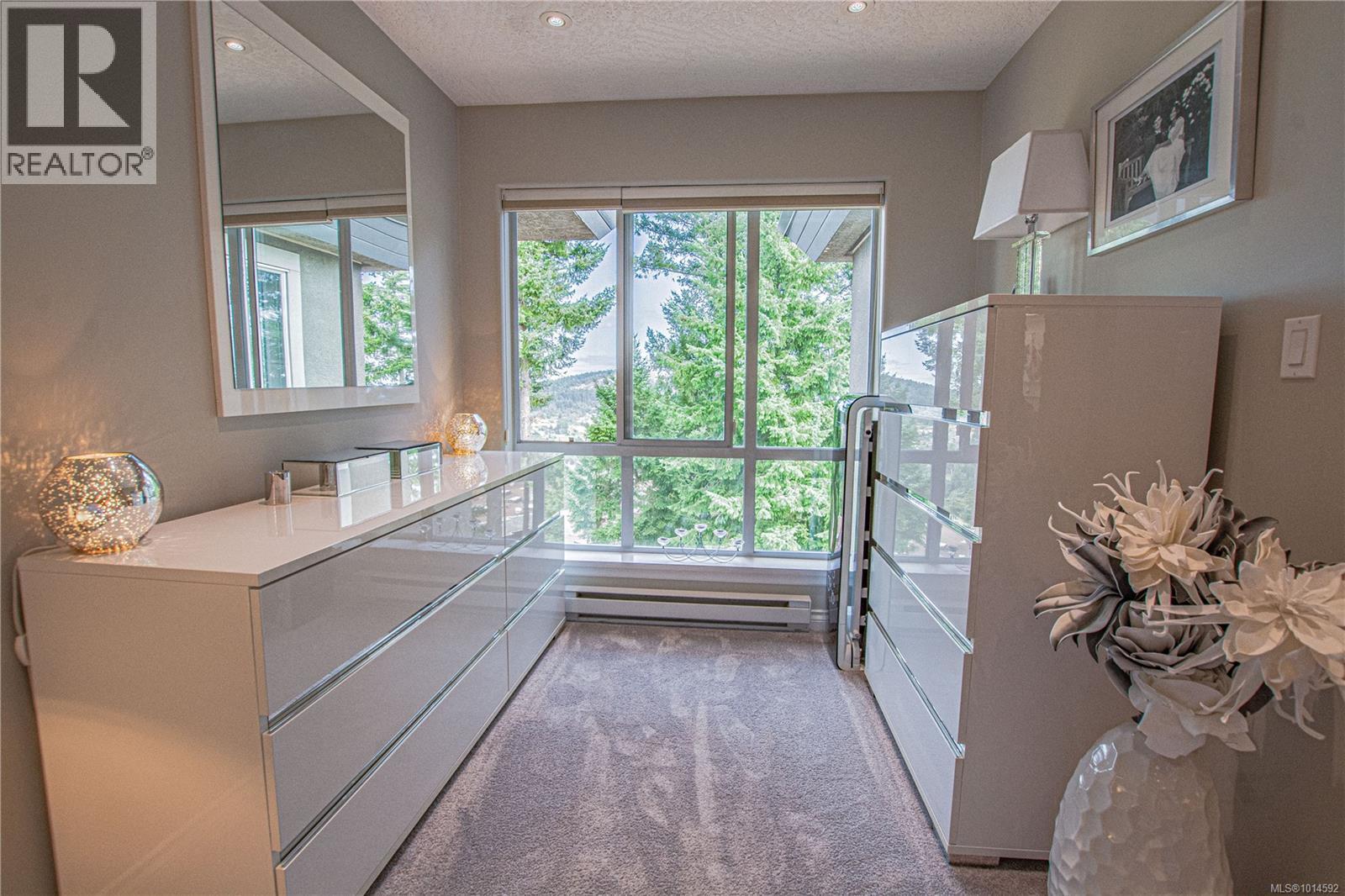 502 940 Boulderwood Rise, Saanich