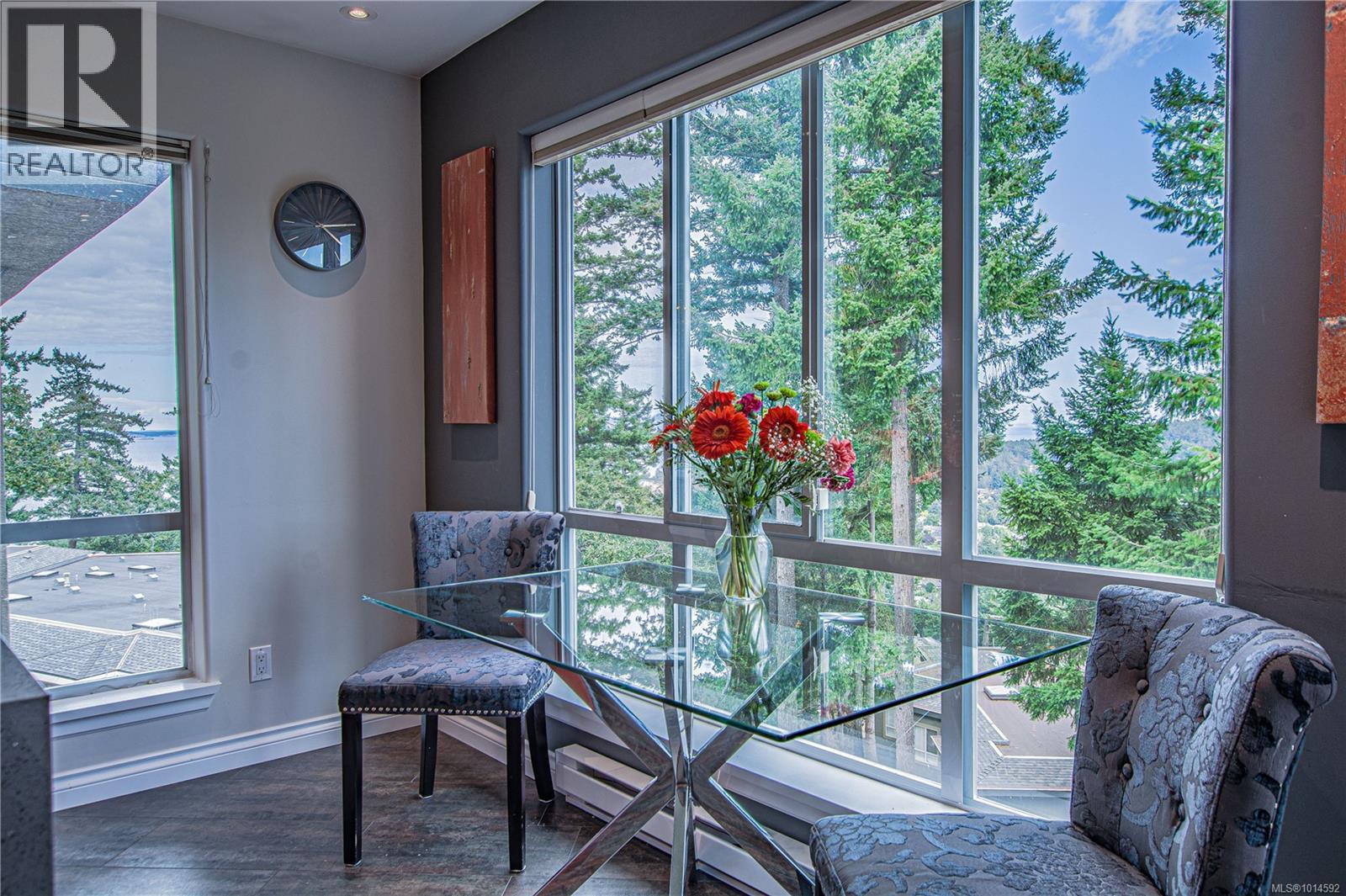 502 940 Boulderwood Rise, Saanich