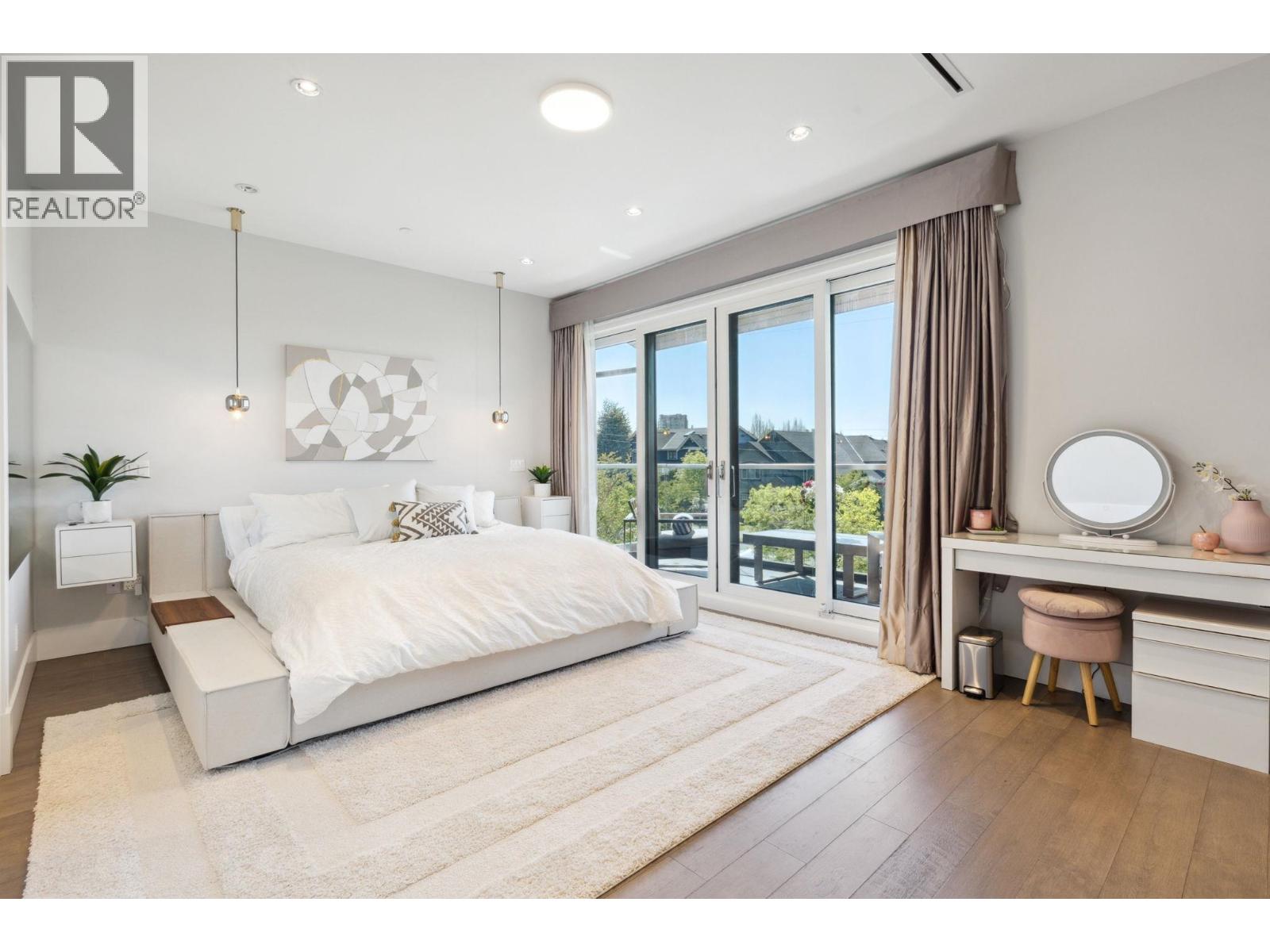 342 W 15TH STREET, North Vancouver