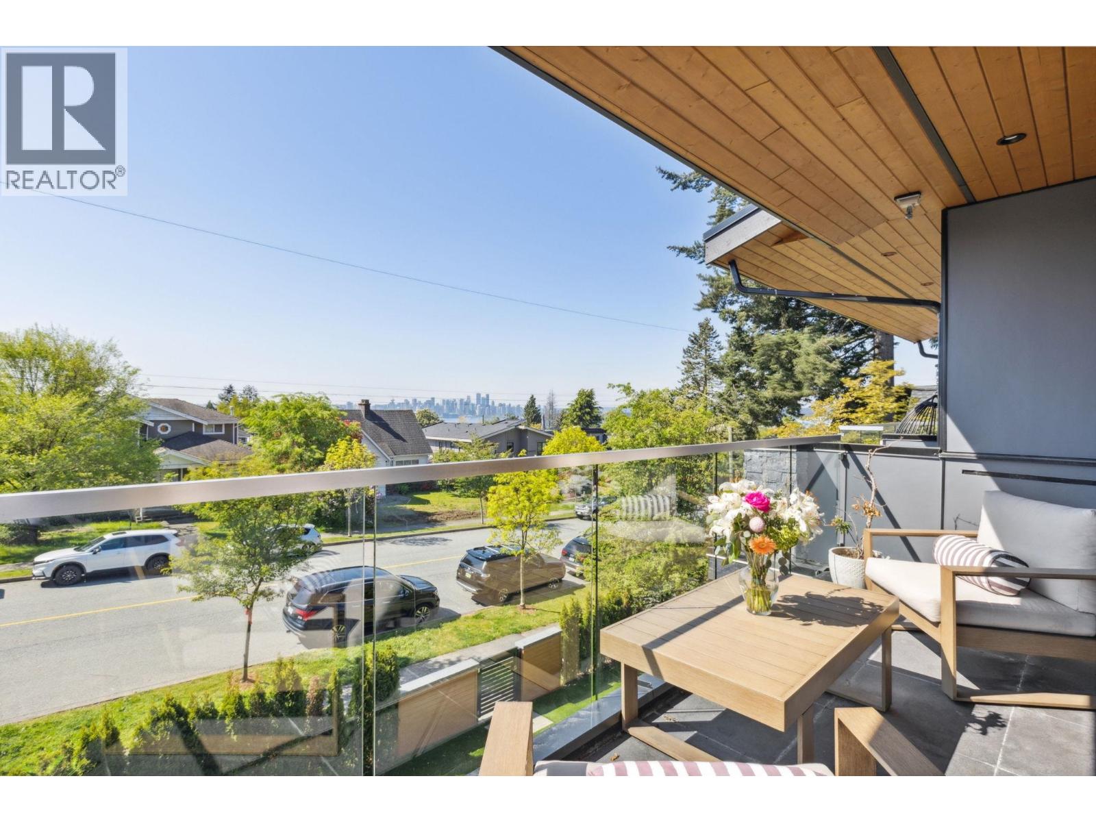 342 W 15TH STREET, North Vancouver