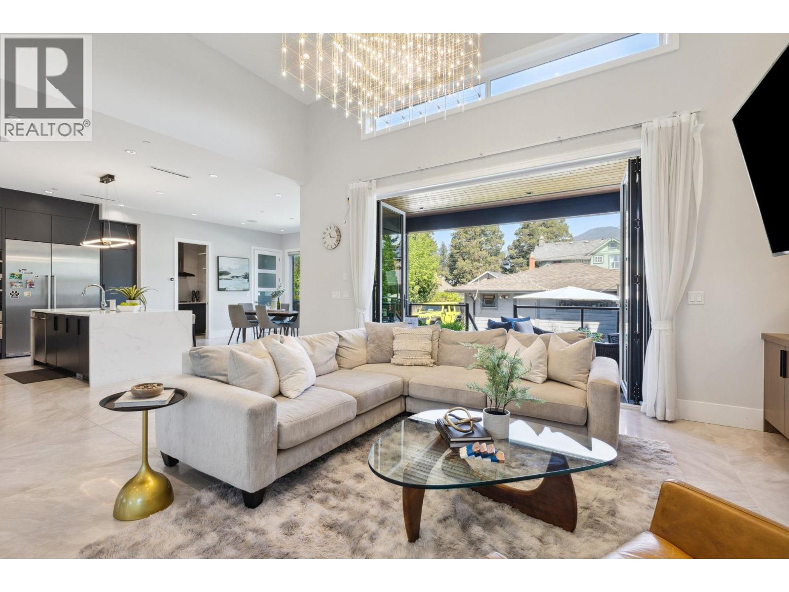 342 W 15TH STREET, North Vancouver