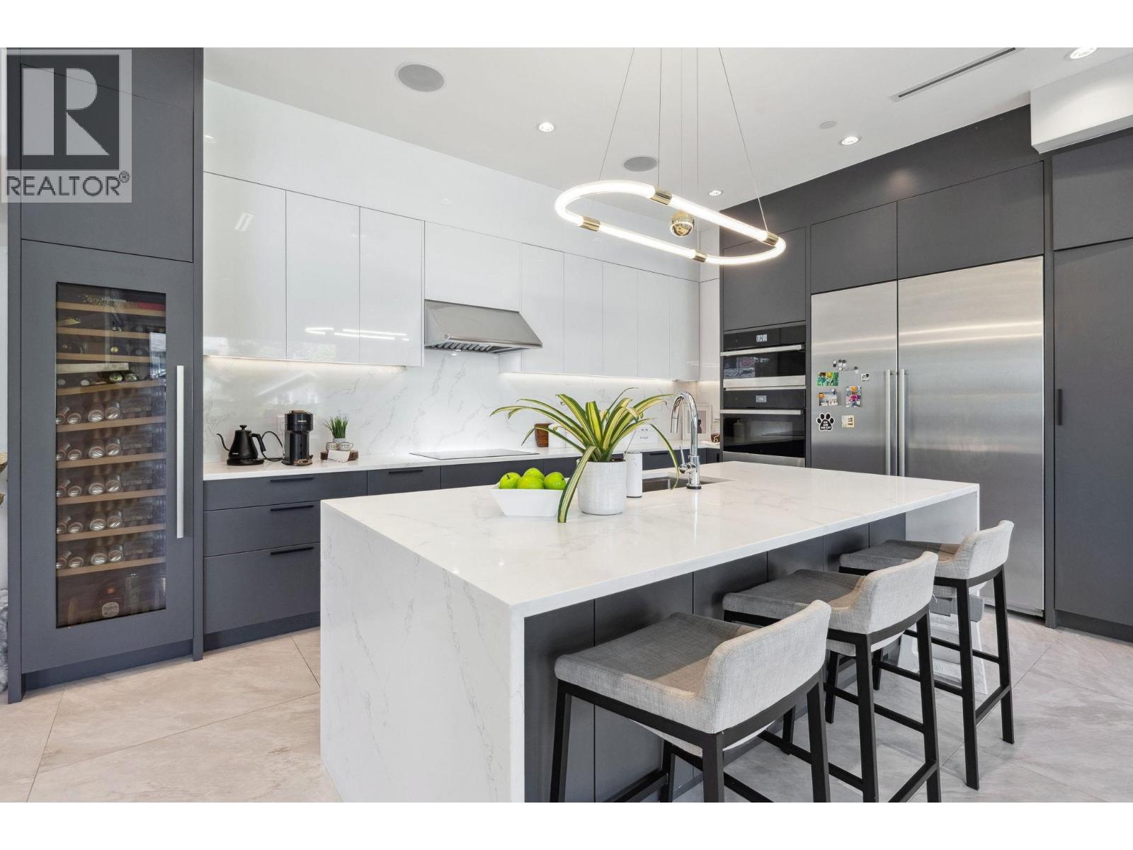 342 W 15TH STREET, North Vancouver