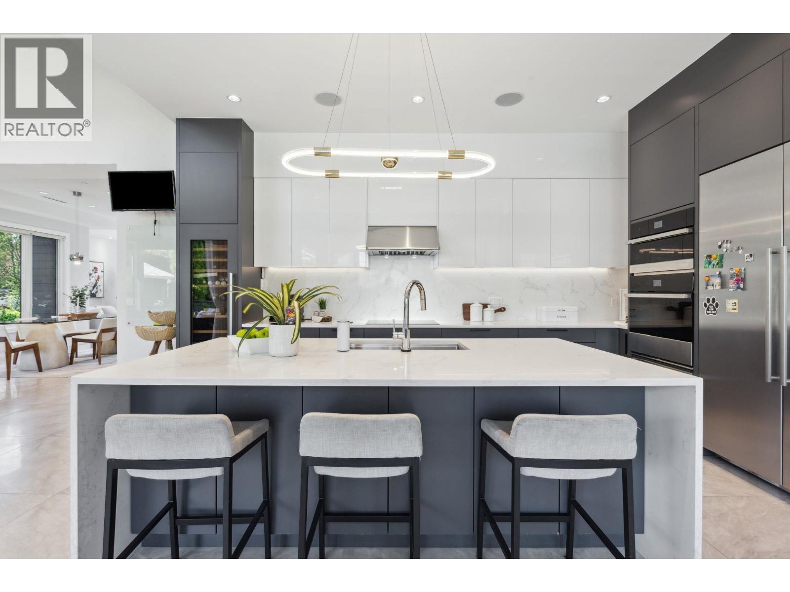 342 W 15TH STREET, North Vancouver