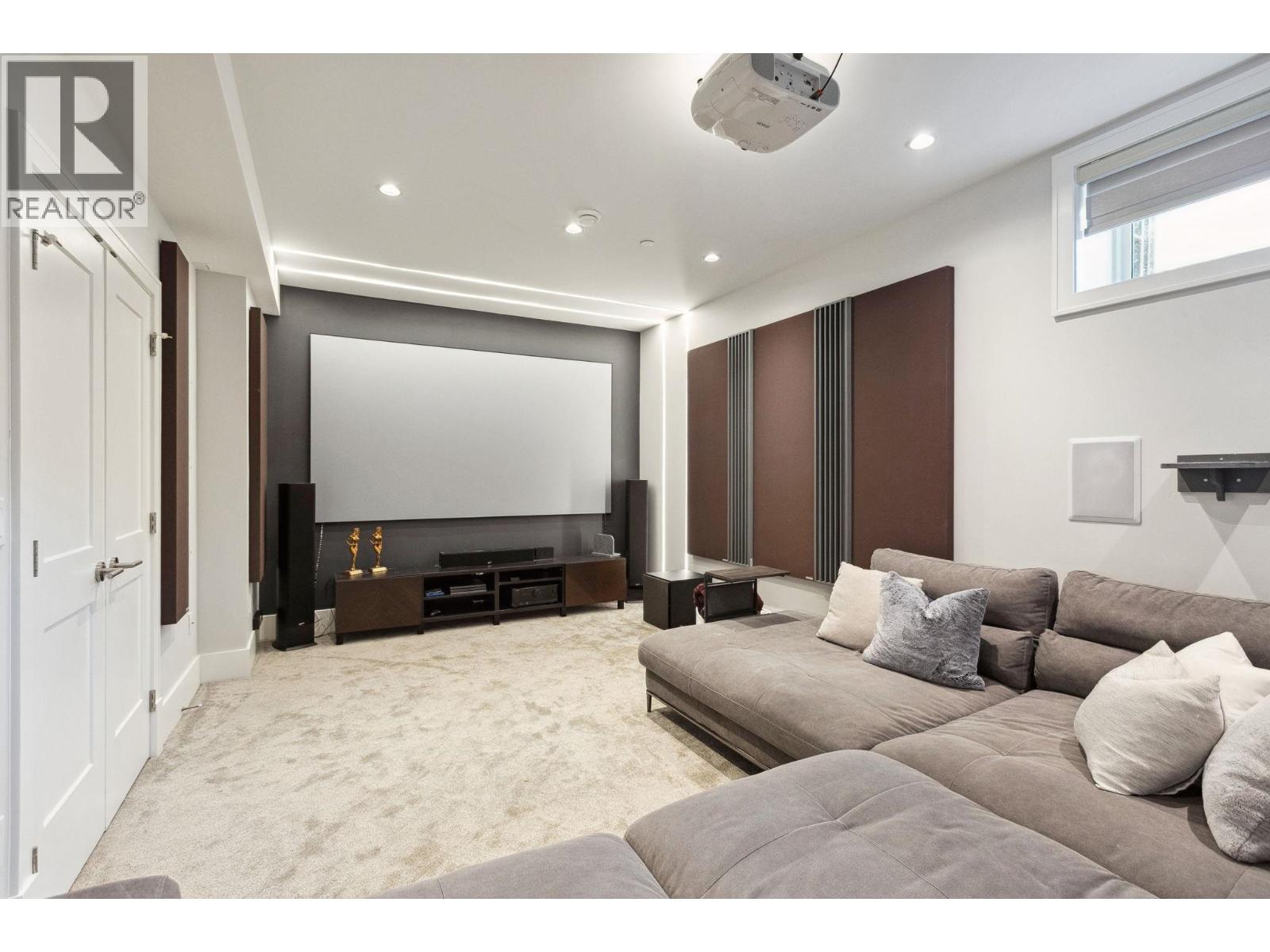 342 W 15TH STREET, North Vancouver