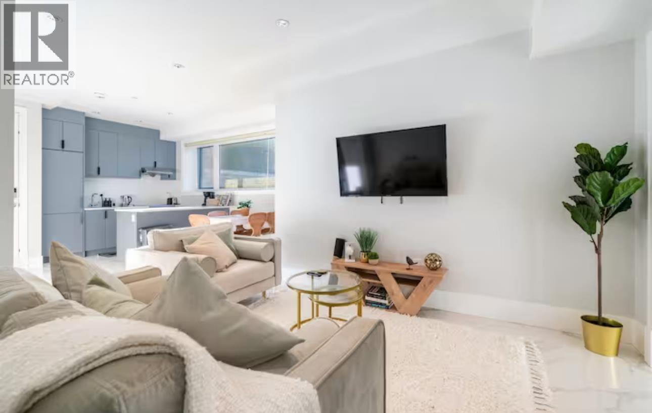 342 W 15TH STREET, North Vancouver