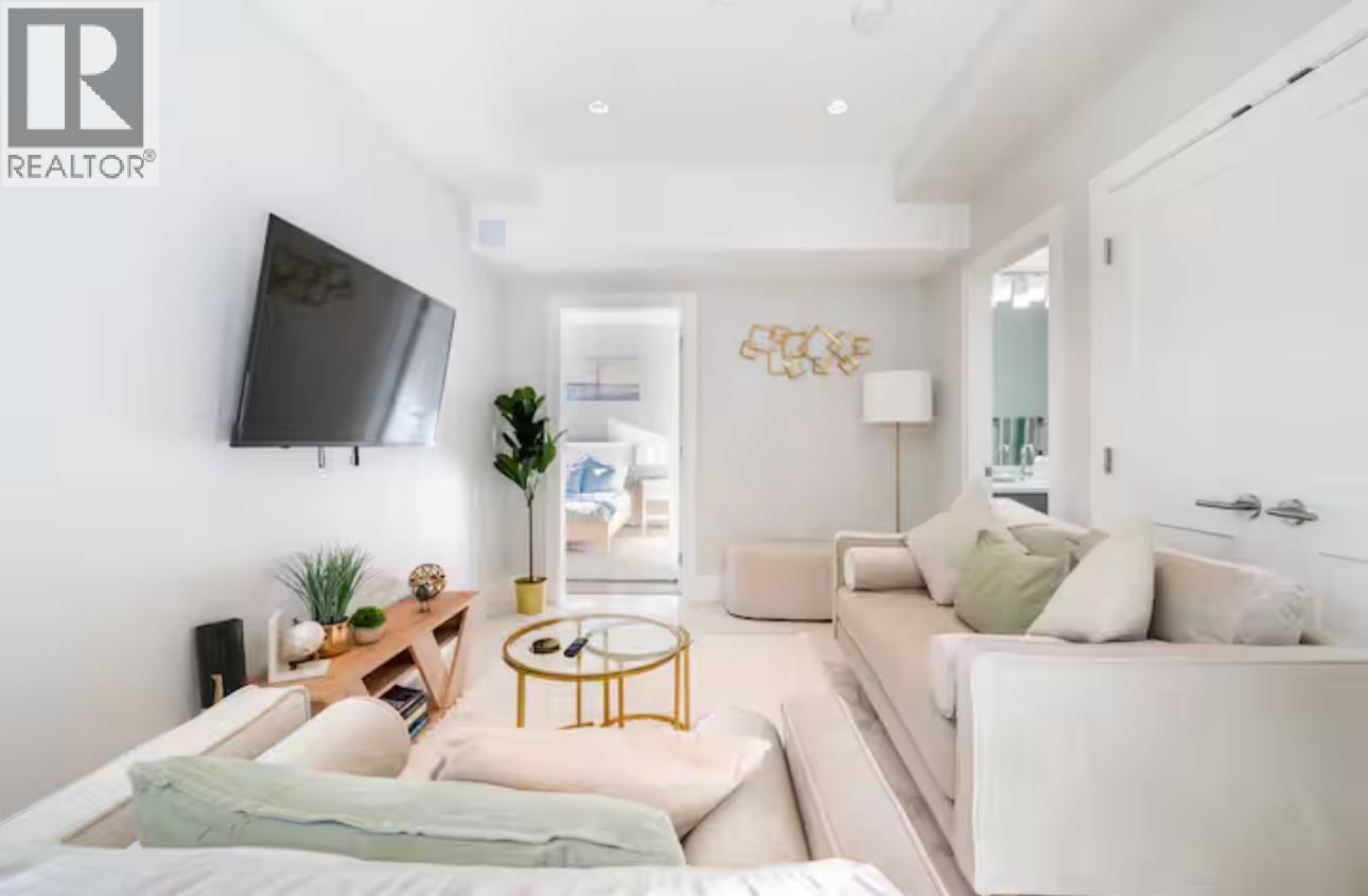 342 W 15TH STREET, North Vancouver