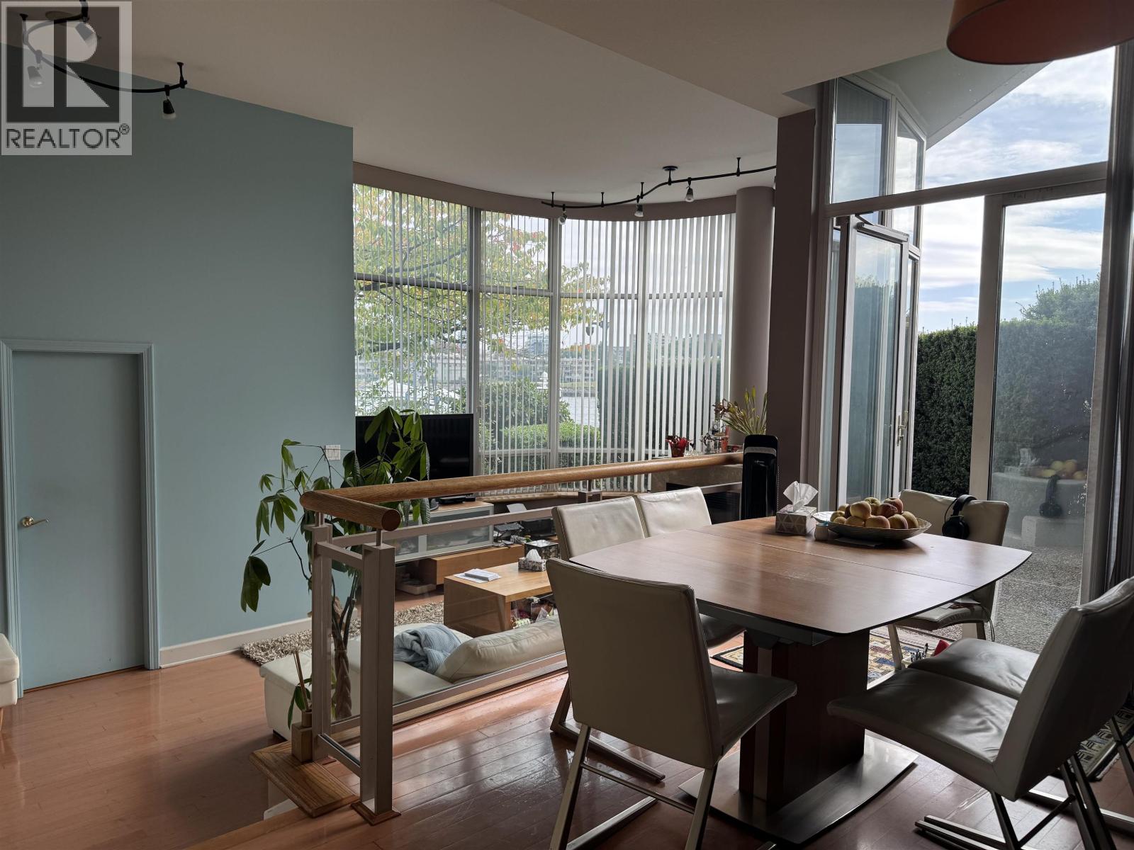 122 1228 MARINASIDE CRESCENT, Vancouver