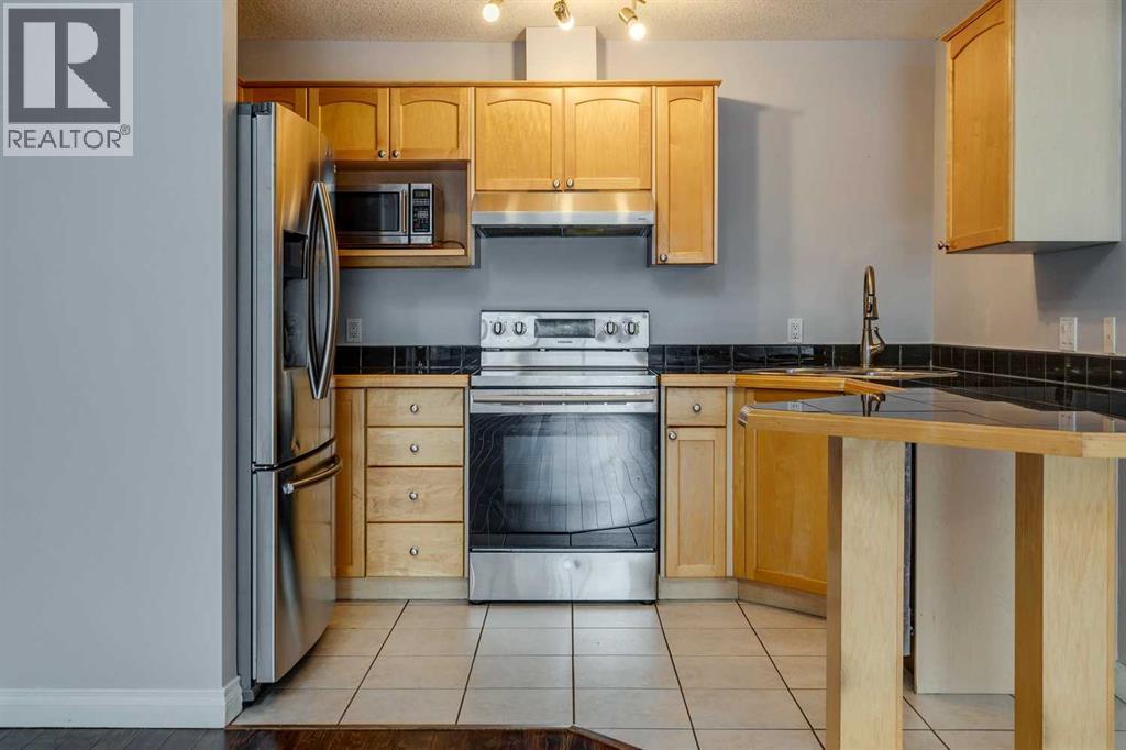 Single Family House Multi-level for Sale in    Avenue SW South Calgary Calgary 