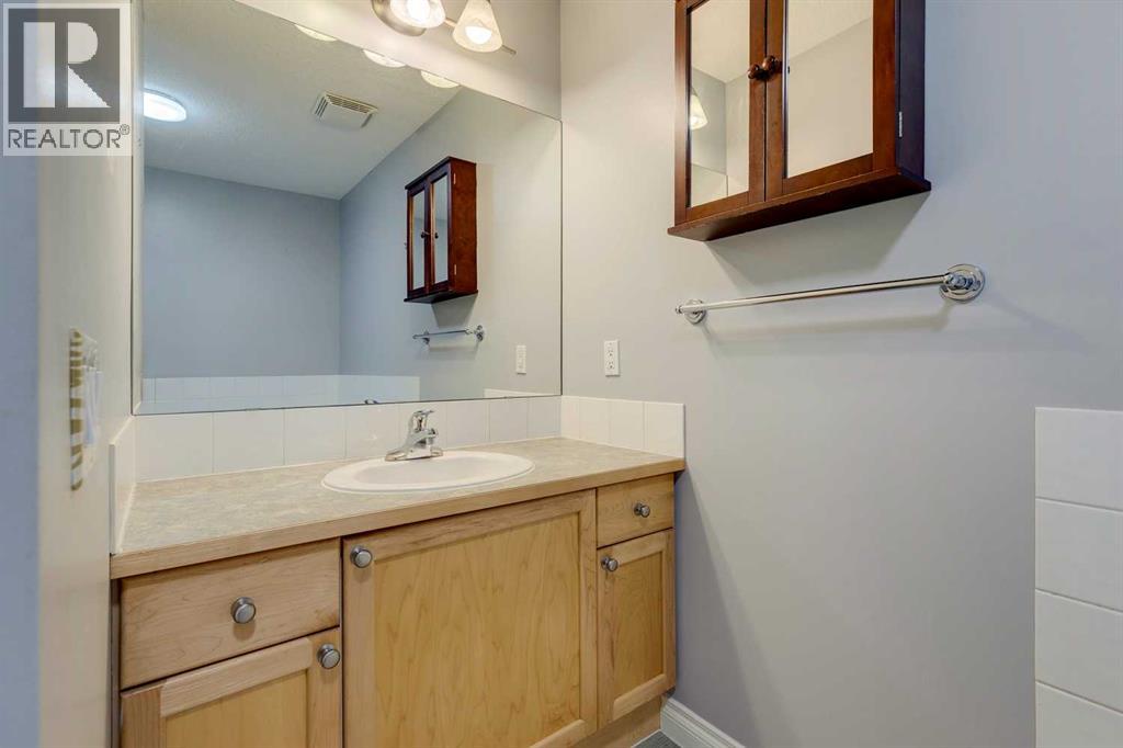 Single Family House Multi-level for Sale in    Avenue SW South Calgary Calgary 