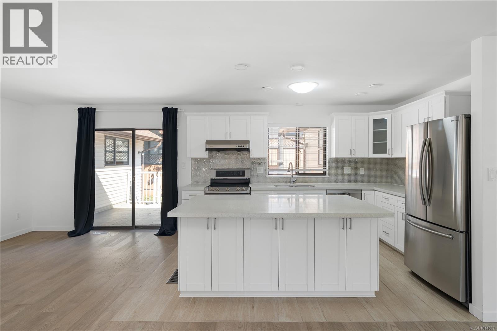  4101 Scoones Place, Saanich