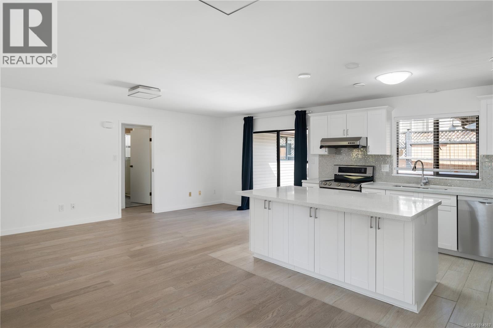  4101 Scoones Place, Saanich