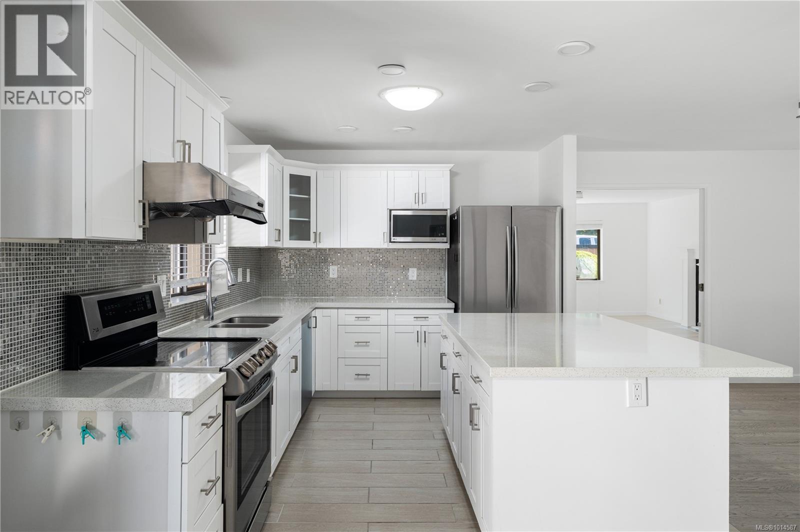  4101 Scoones Place, Saanich