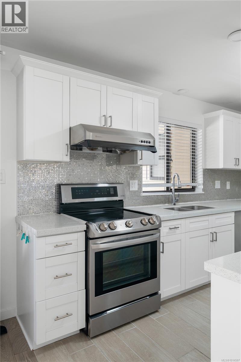  4101 Scoones Place, Saanich