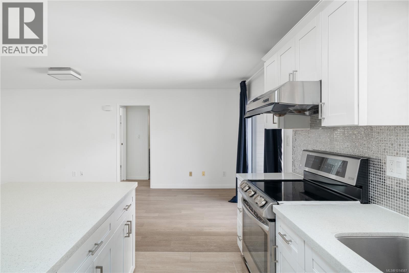  4101 Scoones Place, Saanich