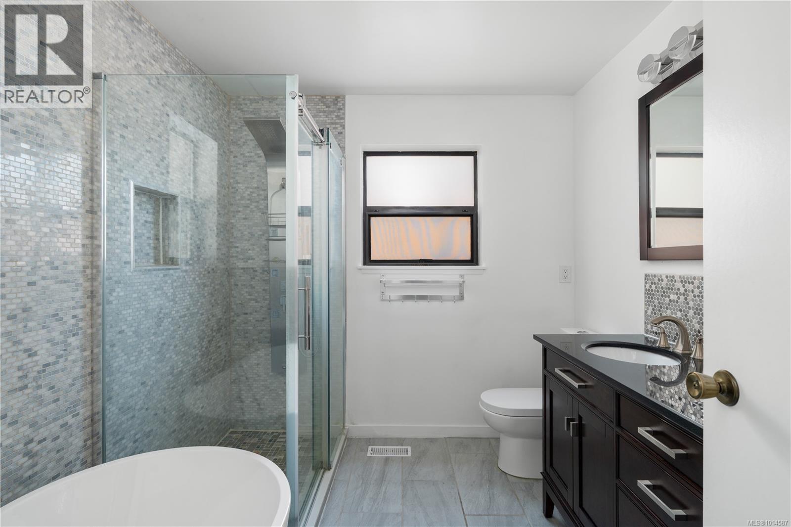  4101 Scoones Place, Saanich