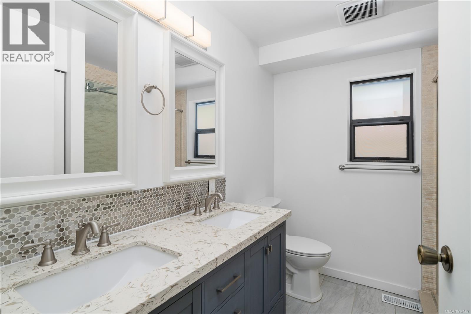  4101 Scoones Place, Saanich