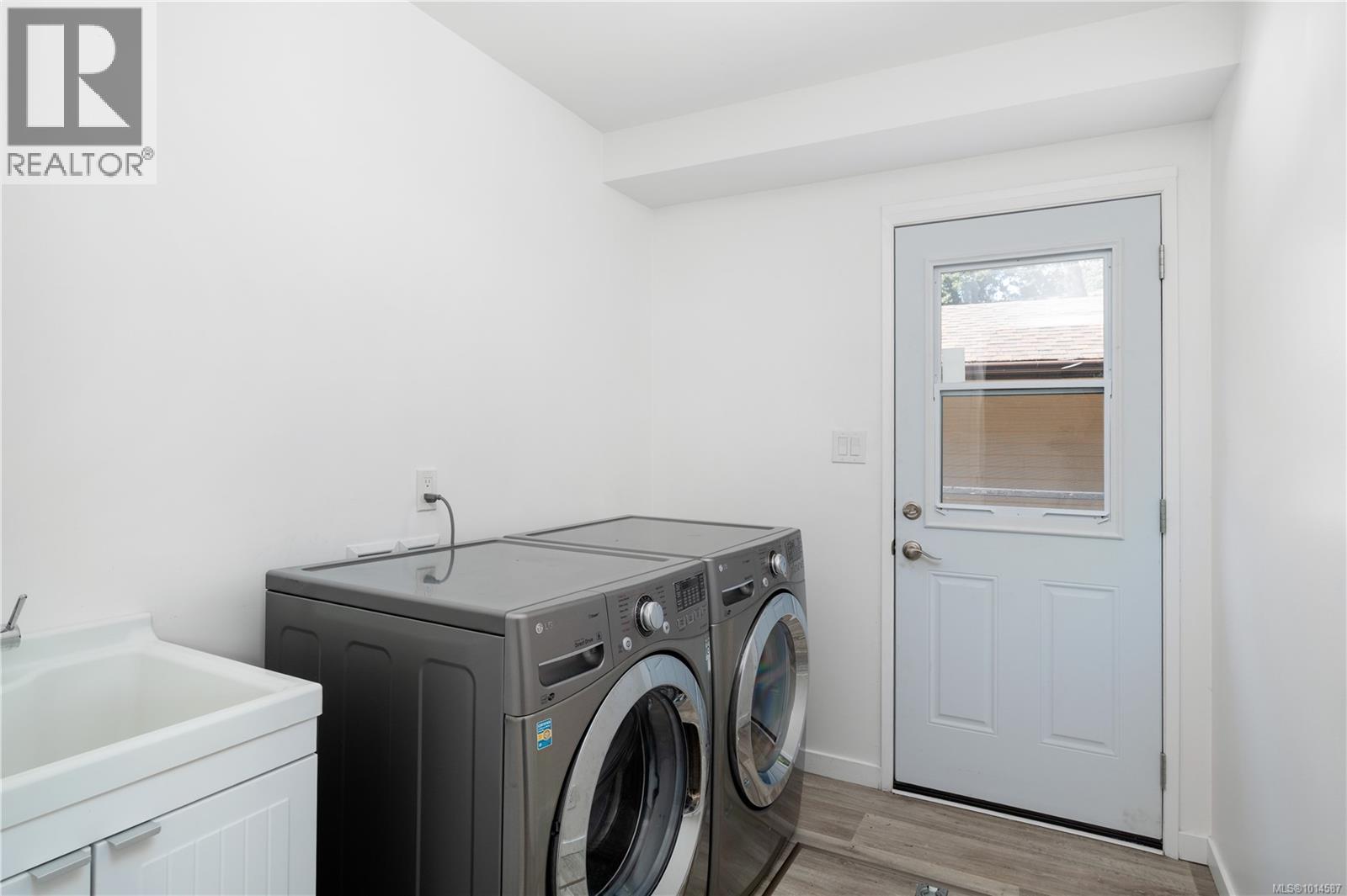  4101 Scoones Place, Saanich