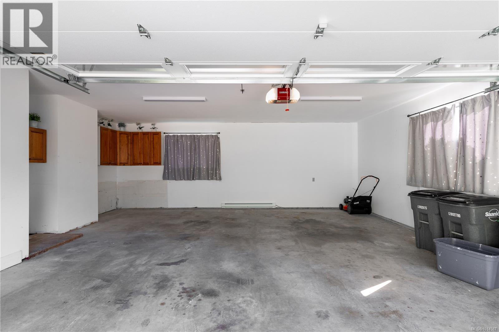  4101 Scoones Place, Saanich