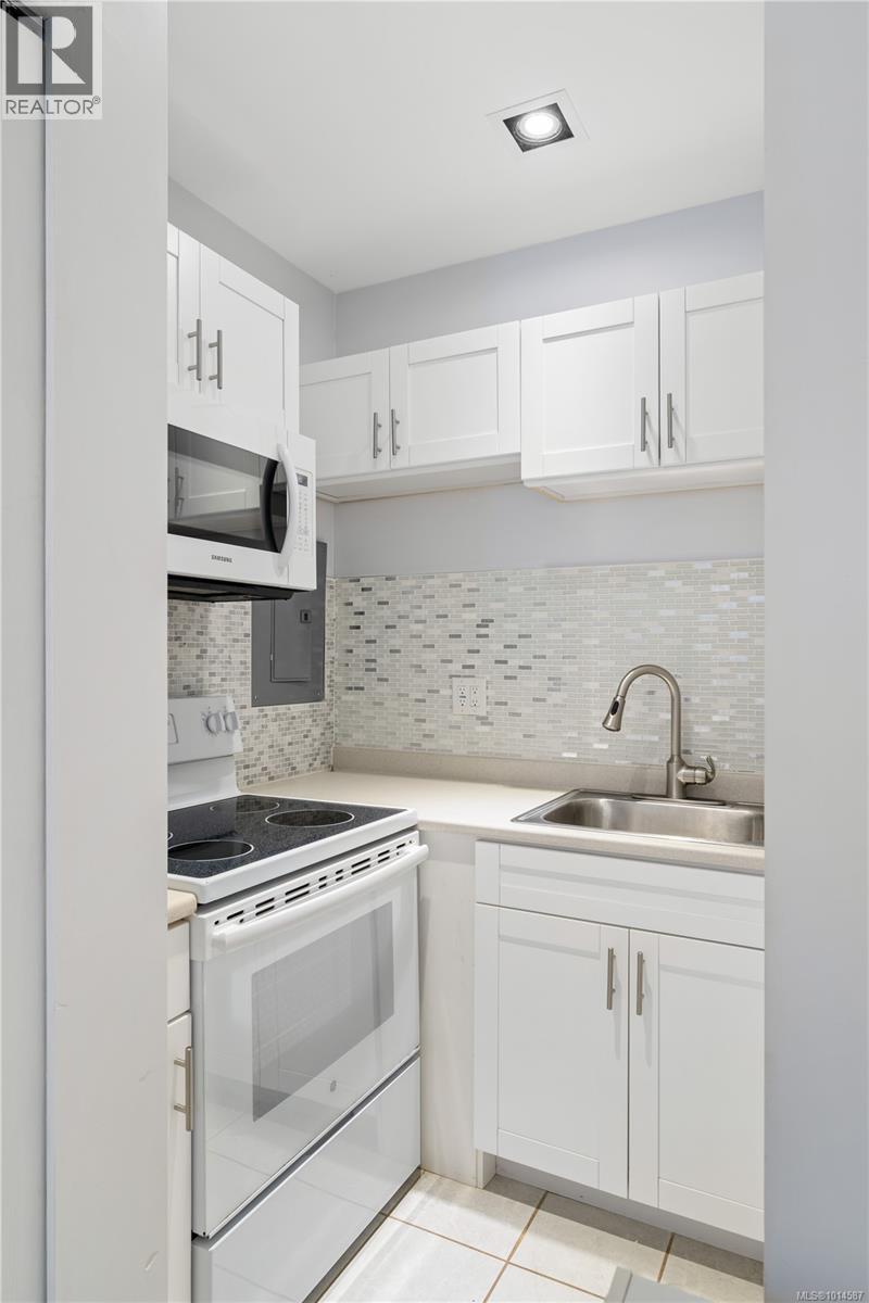  4101 Scoones Place, Saanich