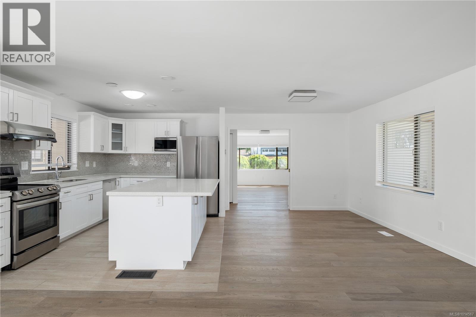  4101 Scoones Place, Saanich