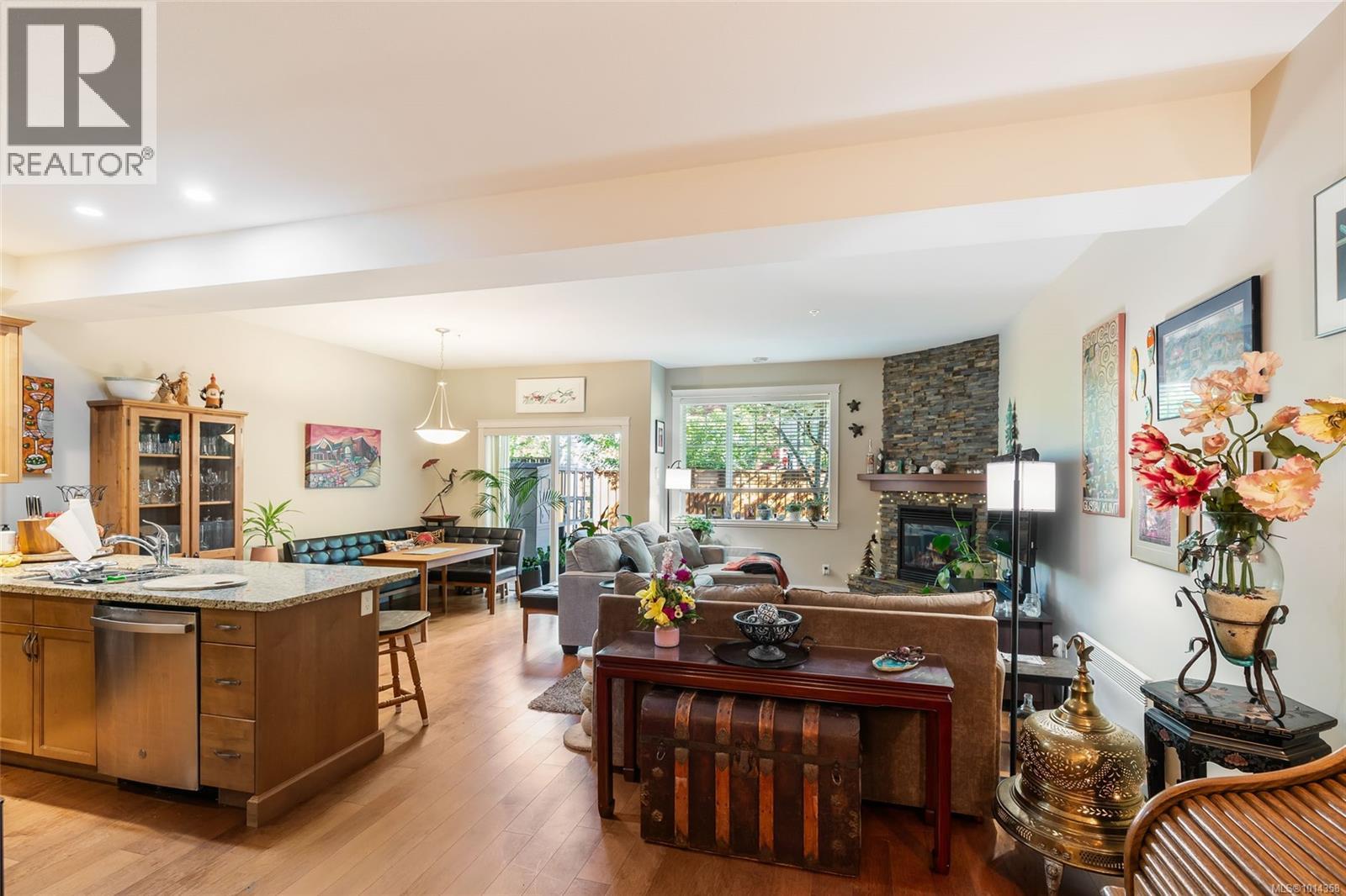 2 344 Hirst Ave, Parksville