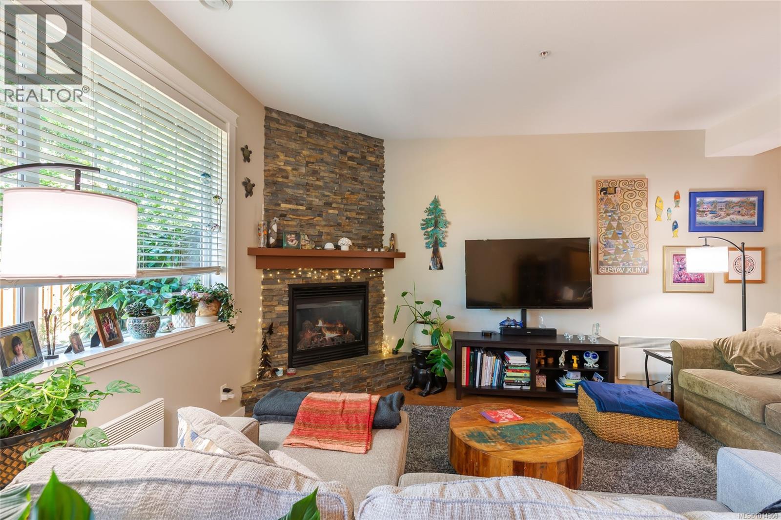 2 344 Hirst Ave, Parksville