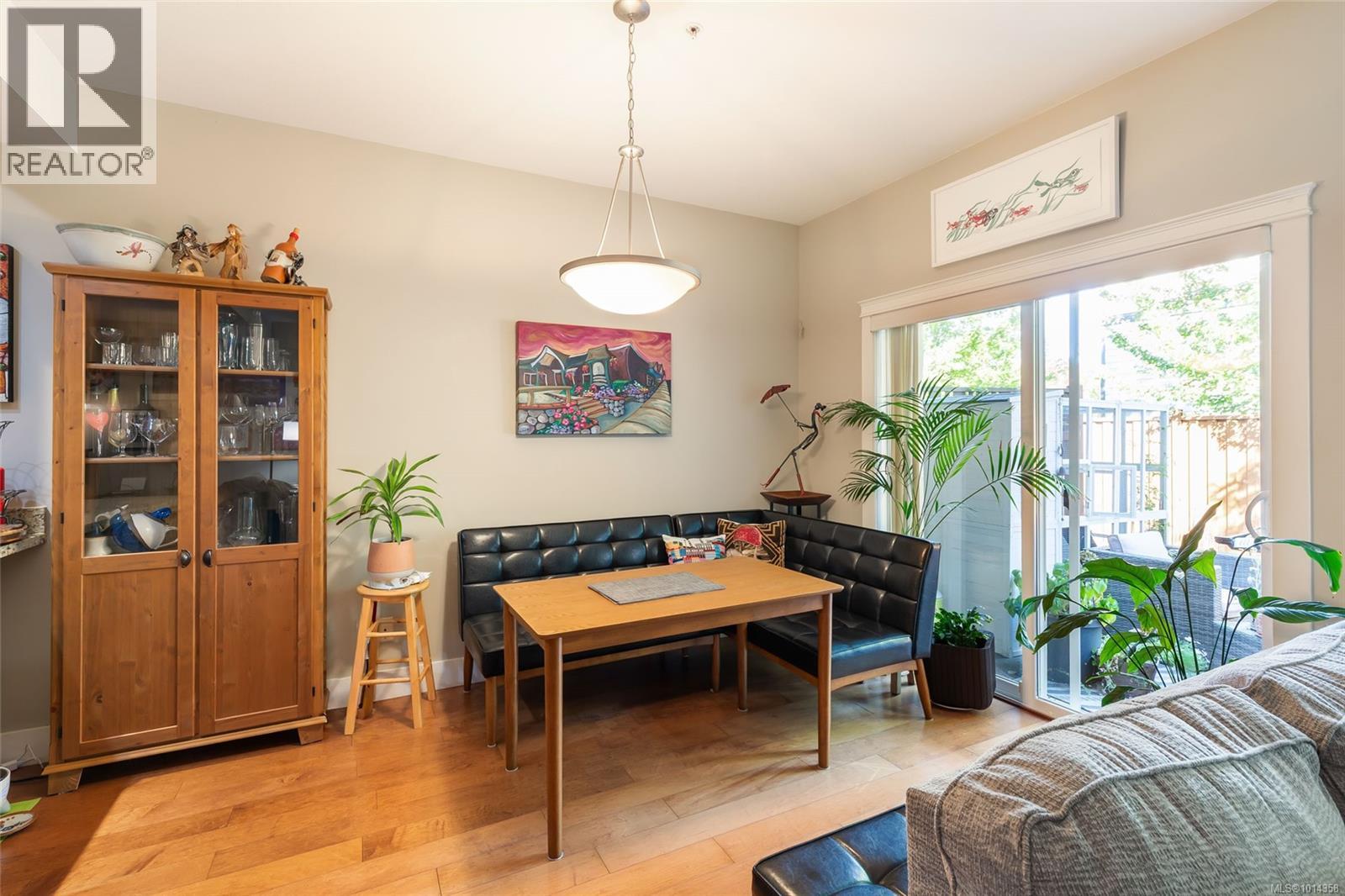 2 344 Hirst Ave, Parksville