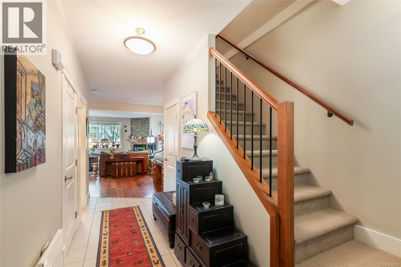 2 344 Hirst Ave, Parksville