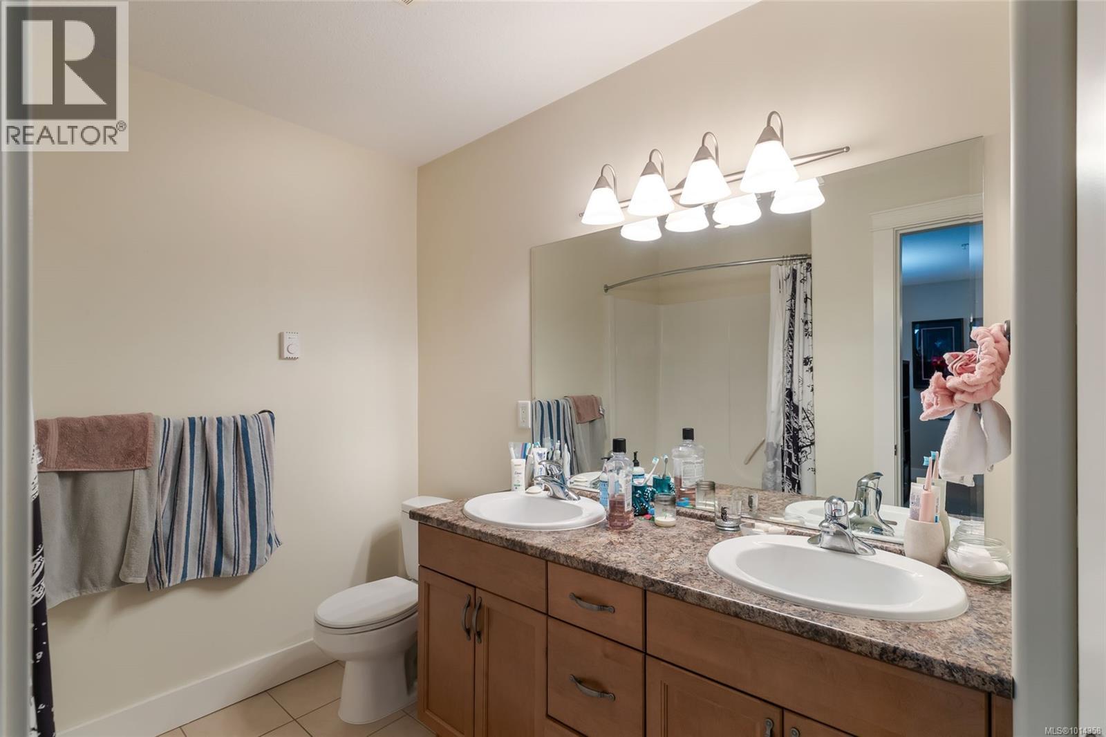 2 344 Hirst Ave, Parksville