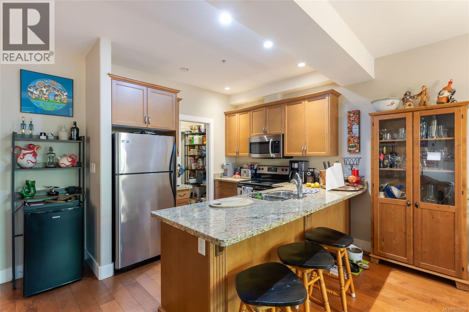 2 344 Hirst Ave, Parksville