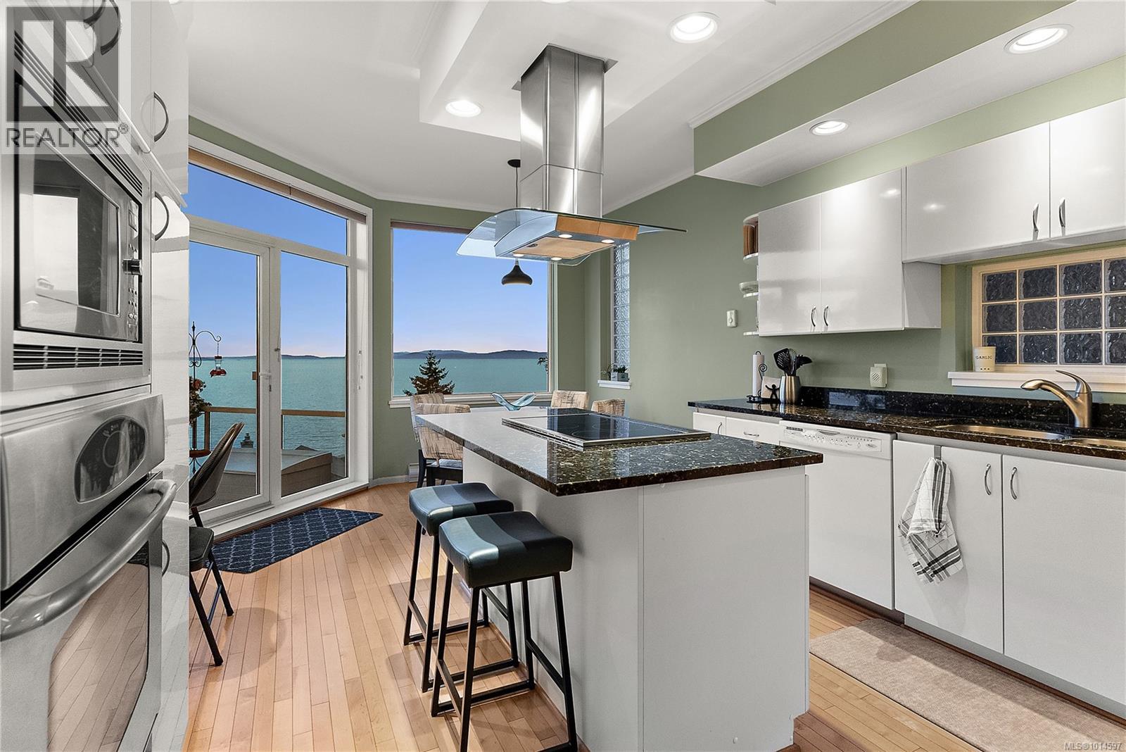 7 4771 Cordova Bay Rd, Saanich