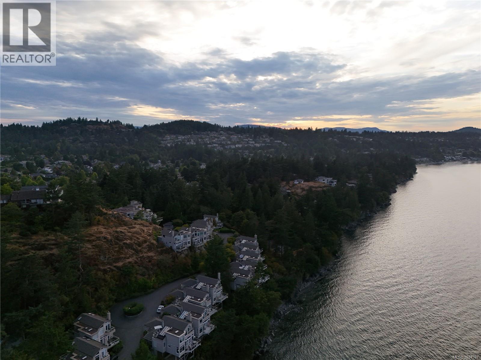 7 4771 Cordova Bay Rd, Saanich