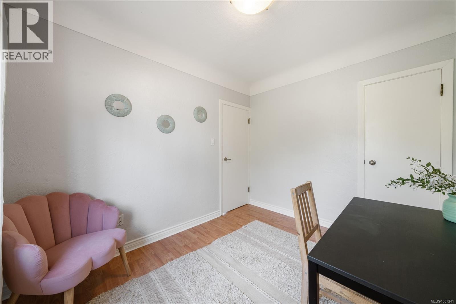  1042 Lodge Avenue, Saanich