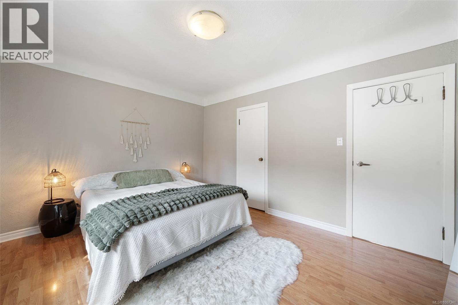  1042 Lodge Avenue, Saanich