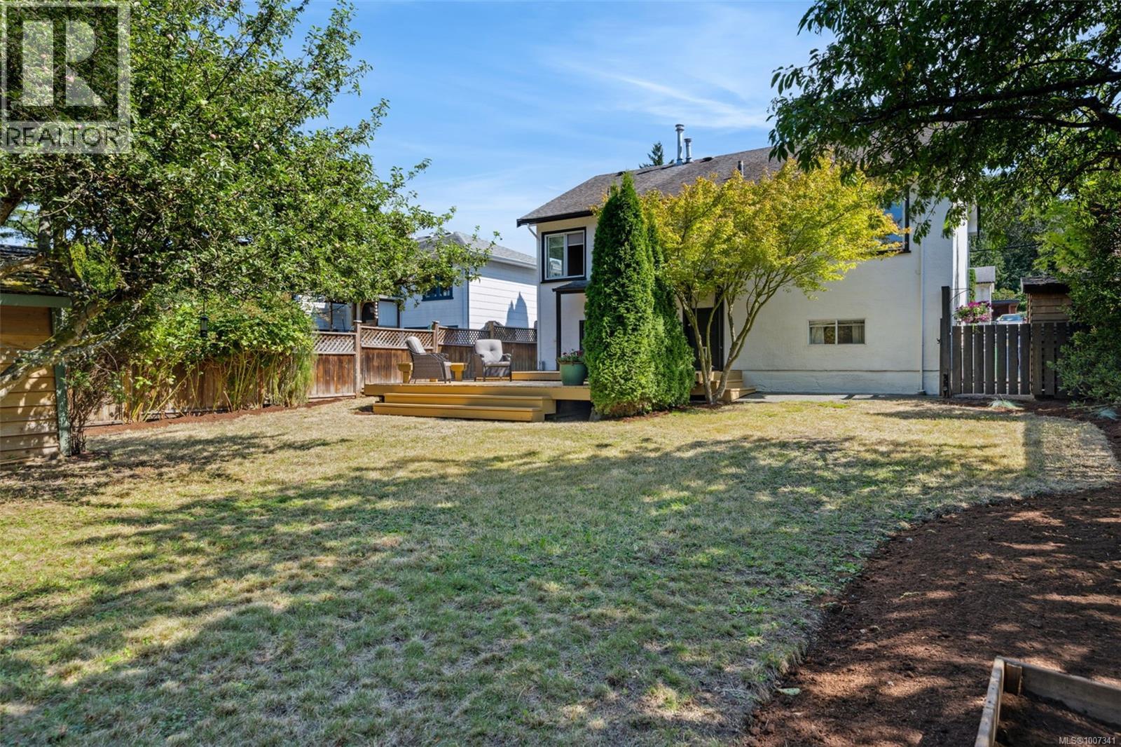  1042 Lodge Avenue, Saanich