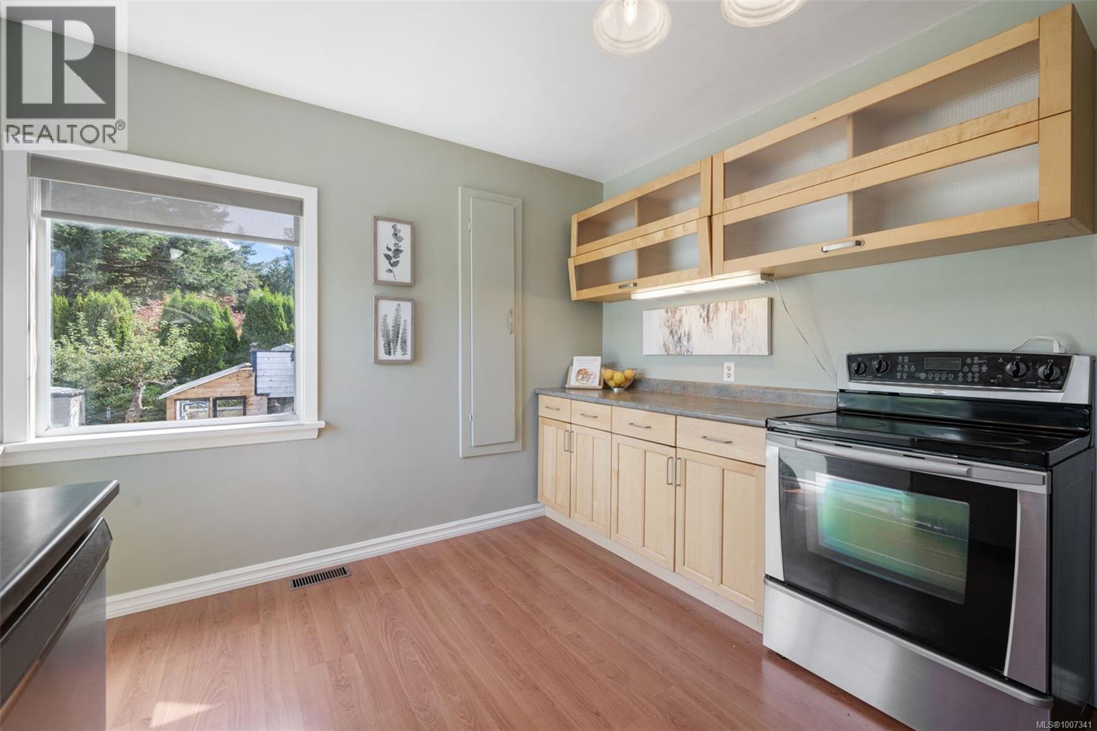  1042 Lodge Avenue, Saanich