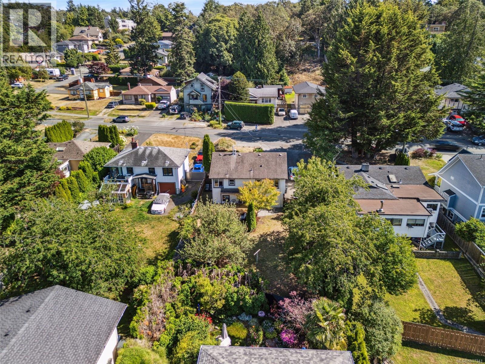  1042 Lodge Avenue, Saanich