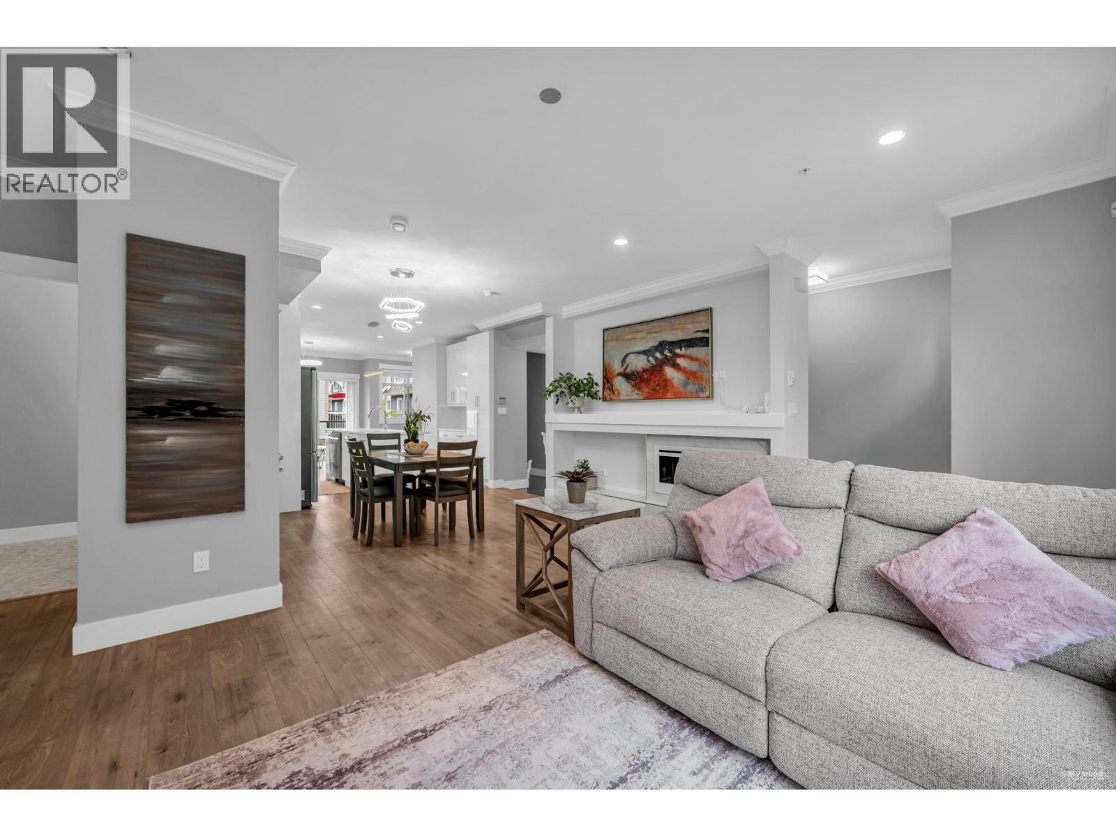 4 3126 WELLINGTON STREET, Port Coquitlam