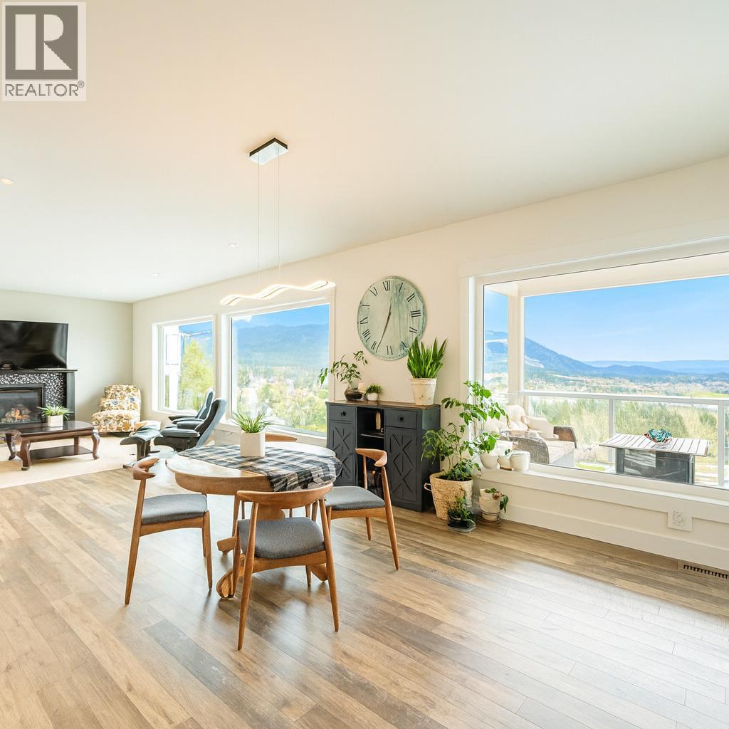  3561 Goldie Way, West Kelowna