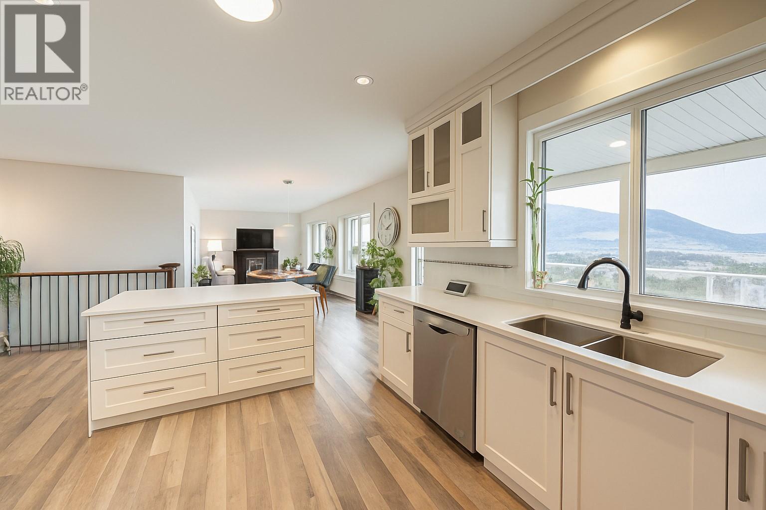  3561 Goldie Way, West Kelowna