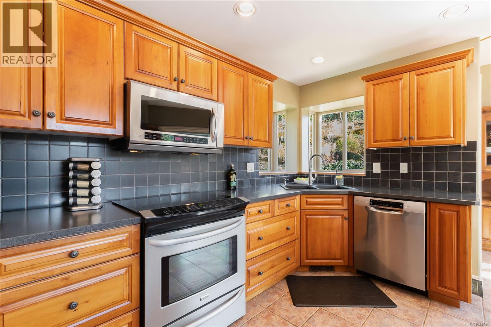 3380 Redden Rd, Nanoose Bay