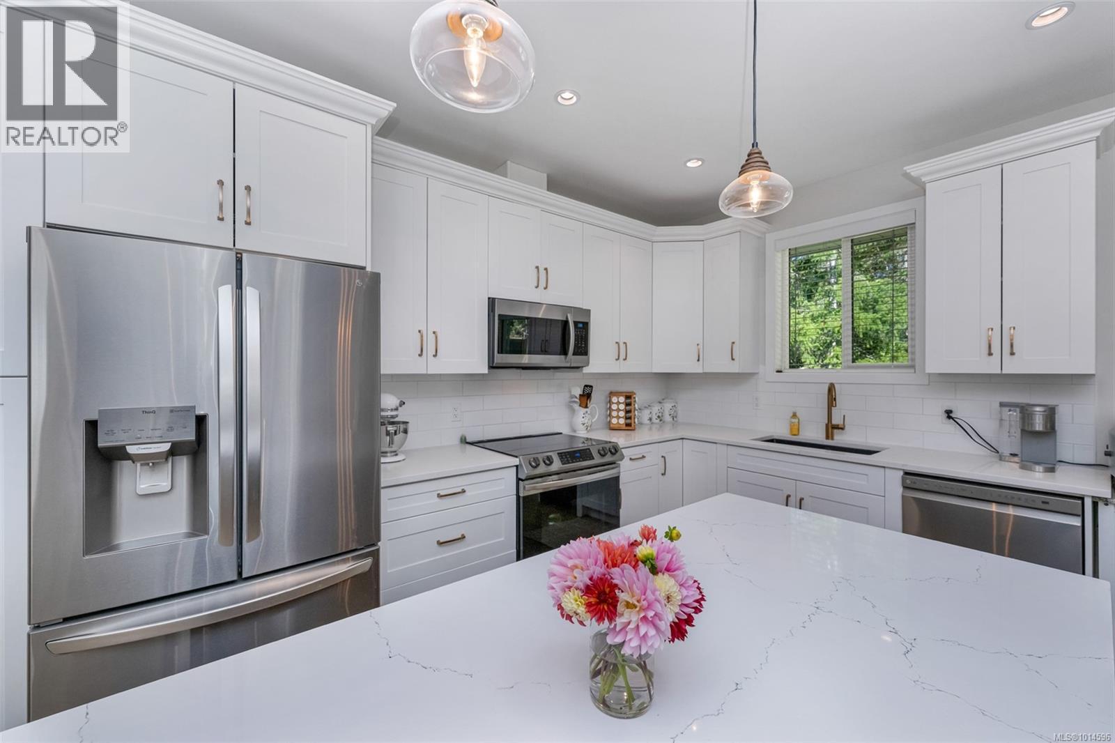 129 Edgewood Dr, Lake Cowichan
