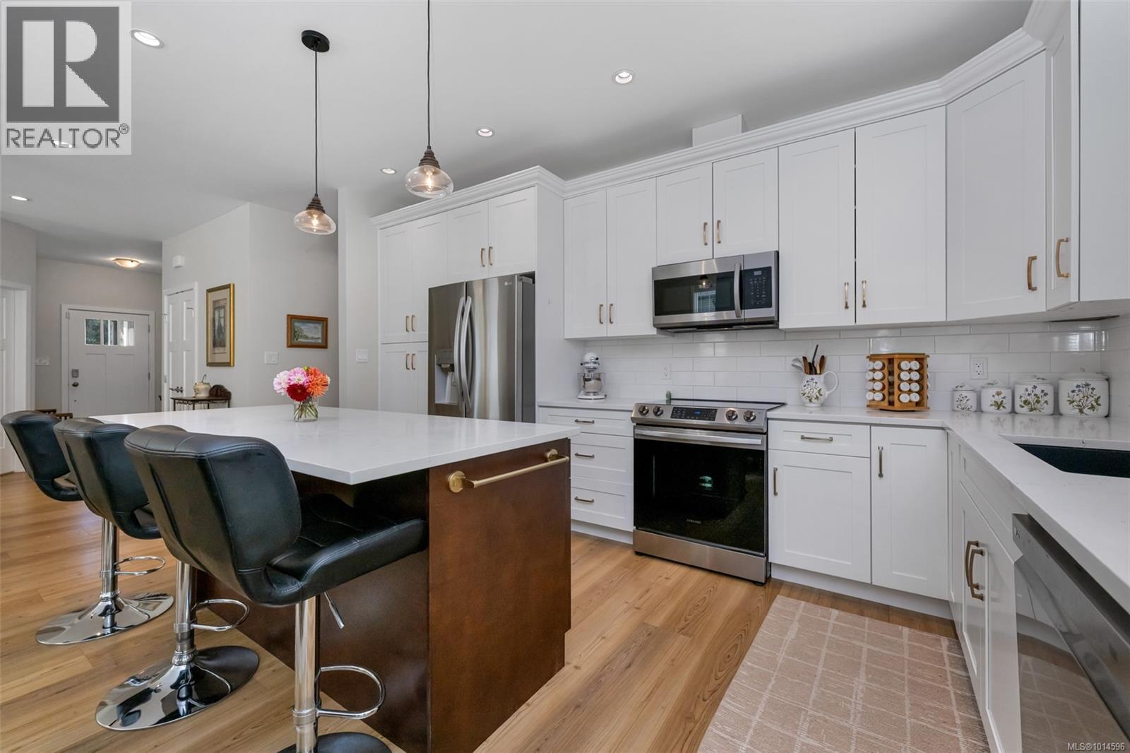 129 Edgewood Dr, Lake Cowichan