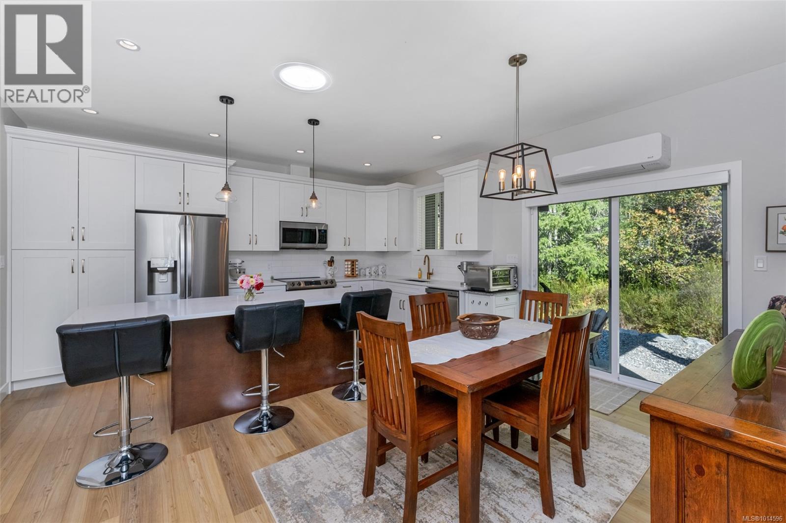 129 Edgewood Dr, Lake Cowichan