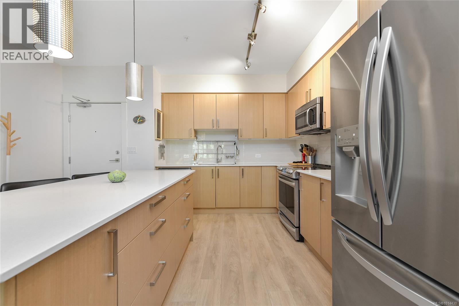403 290 Wilfert Road, View Royal