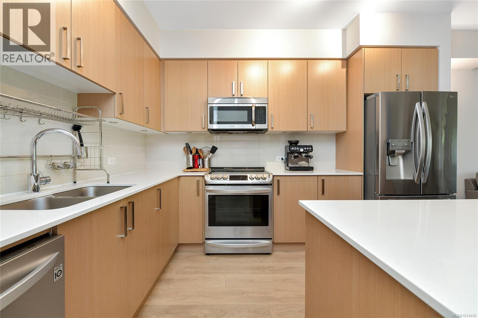 403 290 Wilfert Road, View Royal